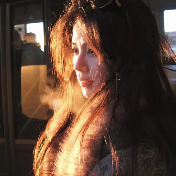 伴游女王